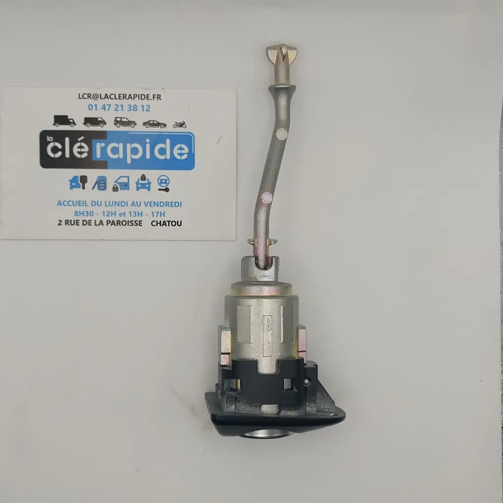 VERROU GAUCHE YARIS CROSS B60