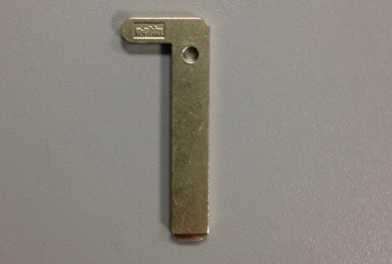 KEY INSERT FOR RENAULT KADJAR HANDS-FREE CARD 805646138R Coding and cutting included, from the key code or a photo of the vehicle key