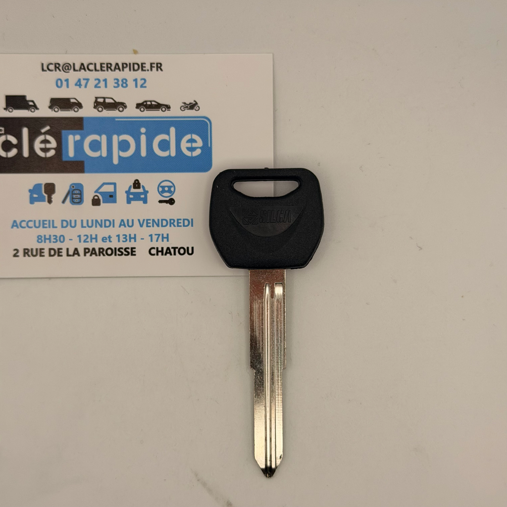 CLE DE MOTO Mise au code et taillage inclus, à partir du code de clé ou d’une photo de la clé du véhicule